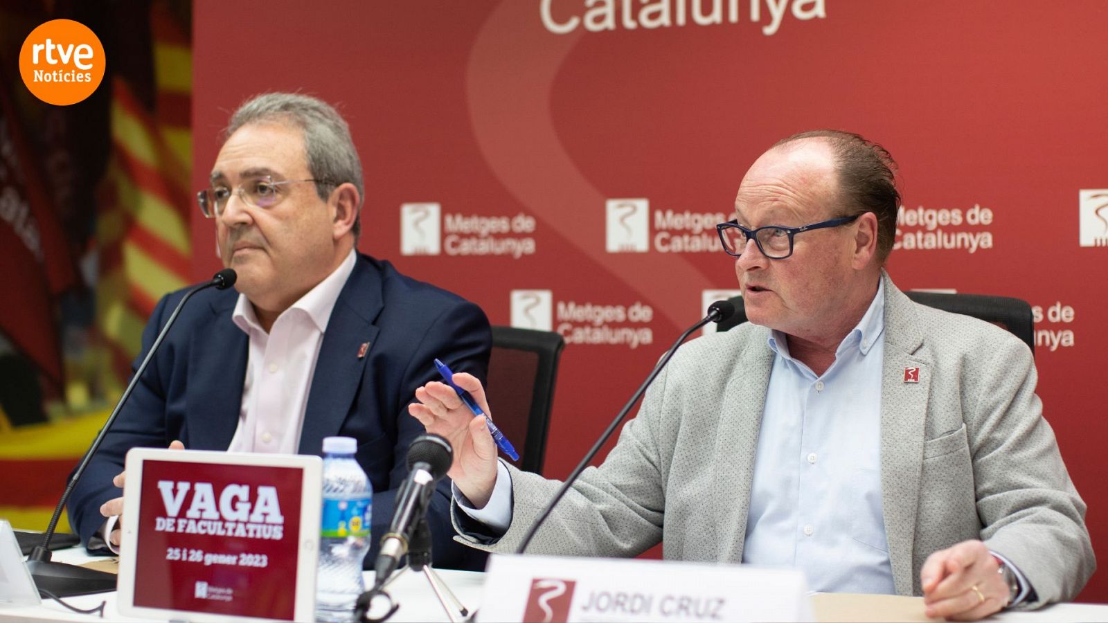 El secretari general del sindicat Metges de Catalunya, Xavier Lleonart, i el president, Jordi Cruz