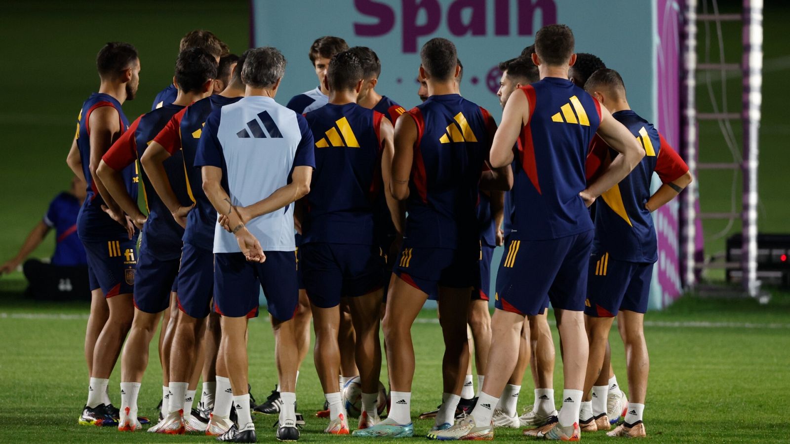 La selección española durante un entrenamiento en Catar