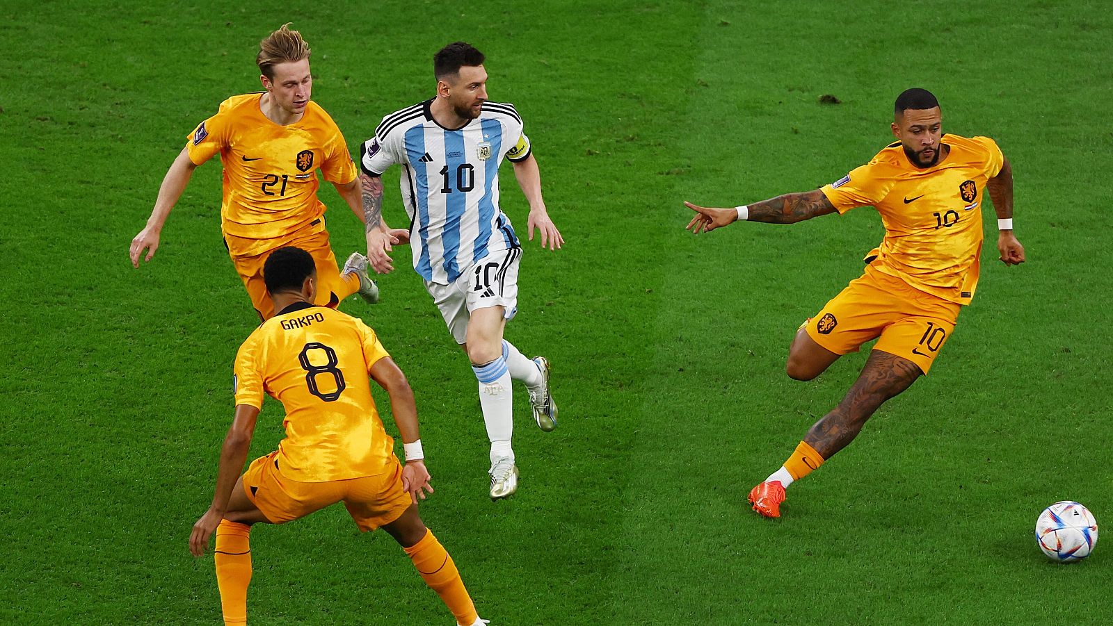 Mundial Qatar 2022: Países Bajos-Argentina: Messi gtrata de irse de tres rivales