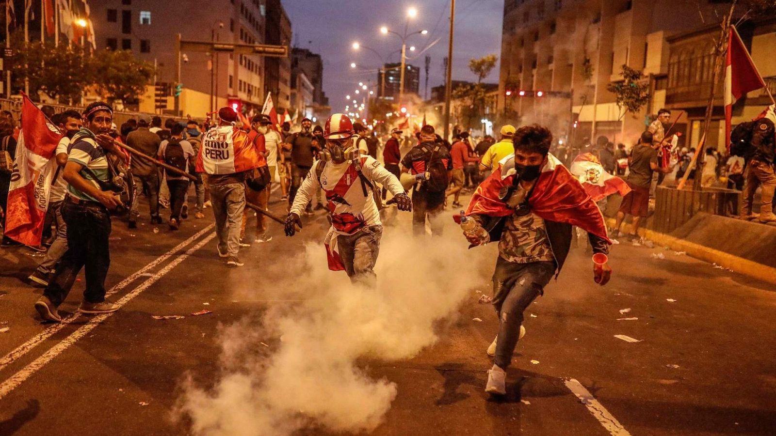 Al Menos Dos Muertos En Las Protestas En Perú 1912