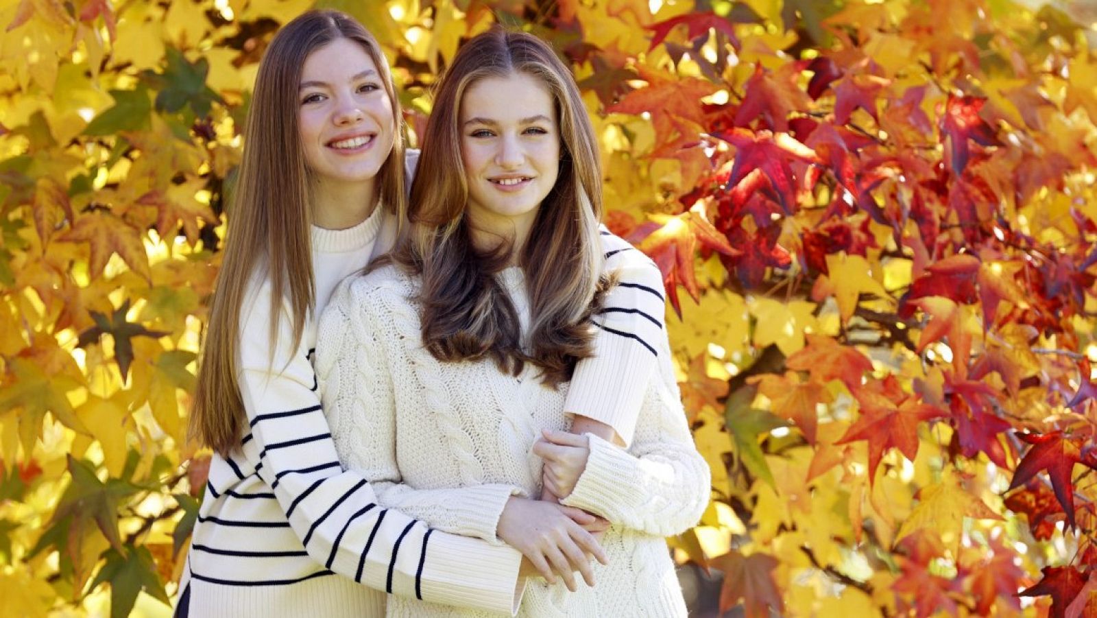 La princesa Leonor y la infanta Sofía, protagonistas de la felicitación de Navidad de 2022 de los reyes