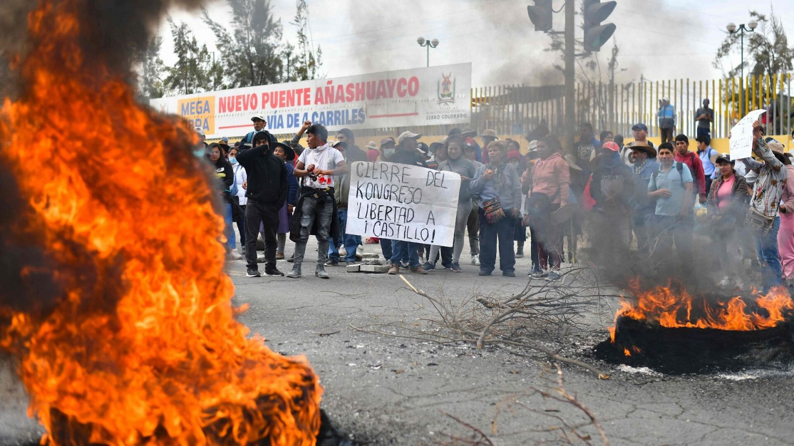 Manifestantes cortan carreteras en Perú este lunes