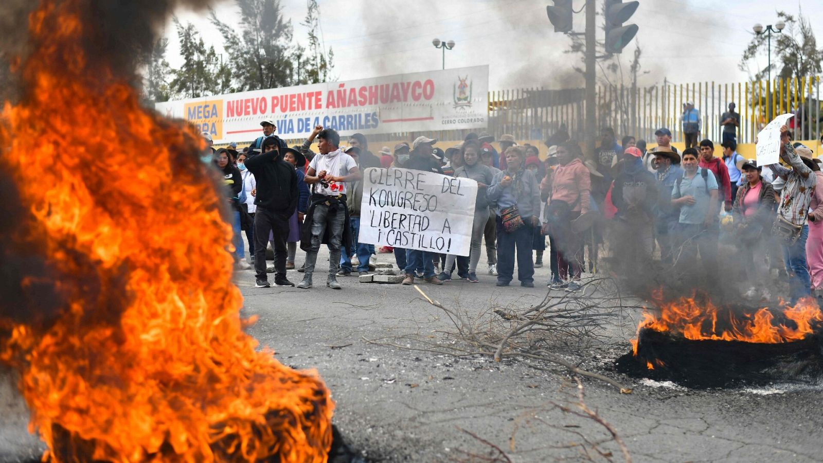 Manifestantes cortan carreteras en Perú este lunes