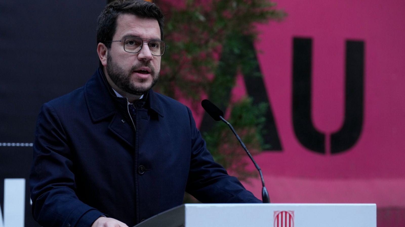 .-El presidente de la Generalitat, Pere Aragonès, interviene durante la inauguración de la exposición sobre las exhumaciones de fosas comunes de la Guerra Civil en Cataluña.