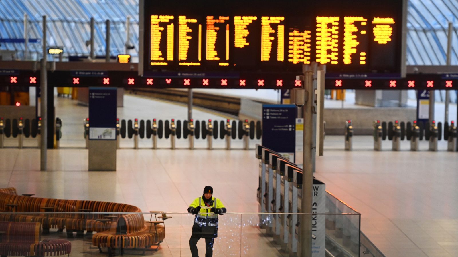 Andenes cerrados en la estación de Waterloo en Londres