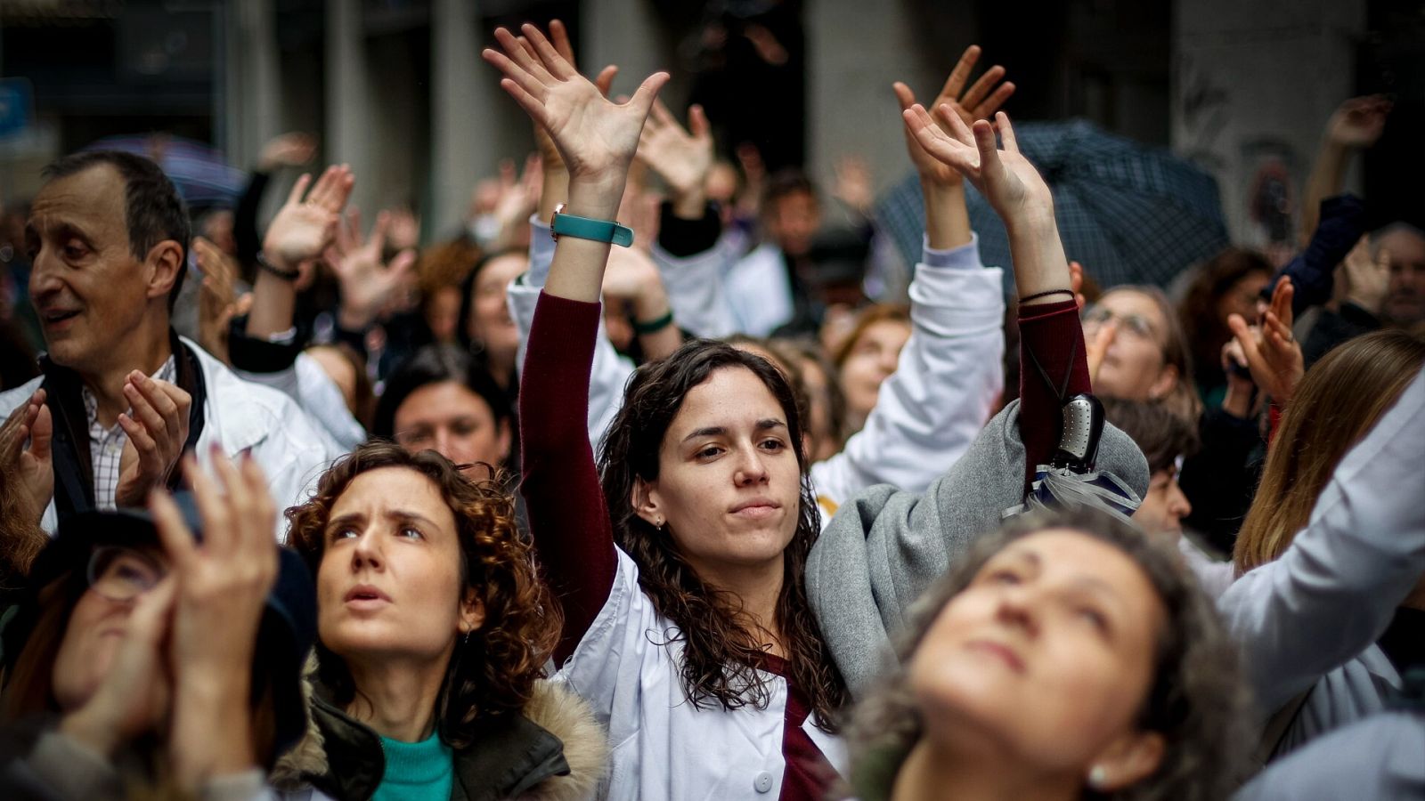 Sanitarios durante la concentración promovida por el sindicato médico Amyts, convocantes de la huelga de médicos y pediatras en la Atención Primaria de Madrid