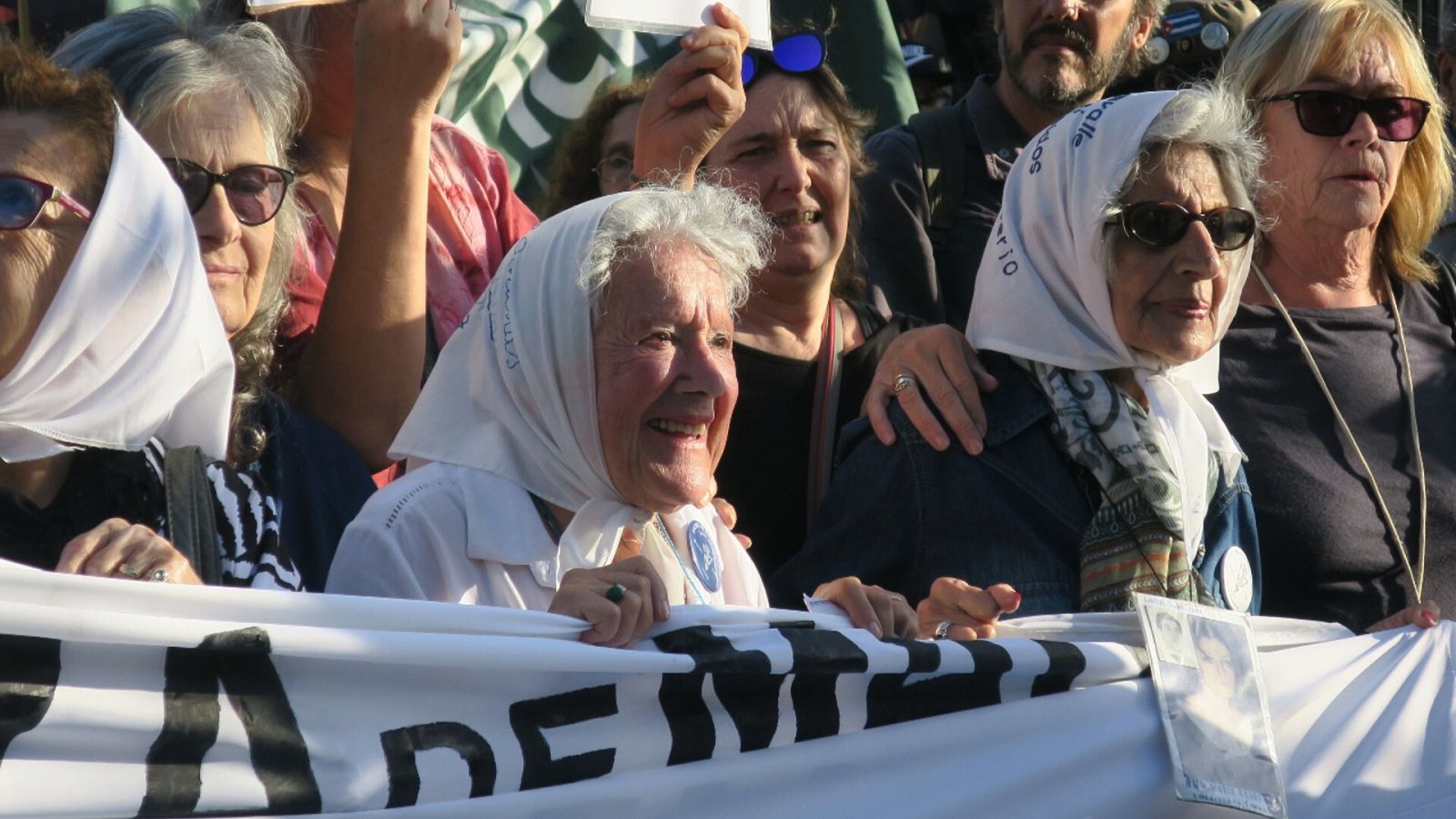 Imagen de archivo de una manifestación de las Madres y Abuelas de Plaza de Mayo en Buenos Aires, Argentina.