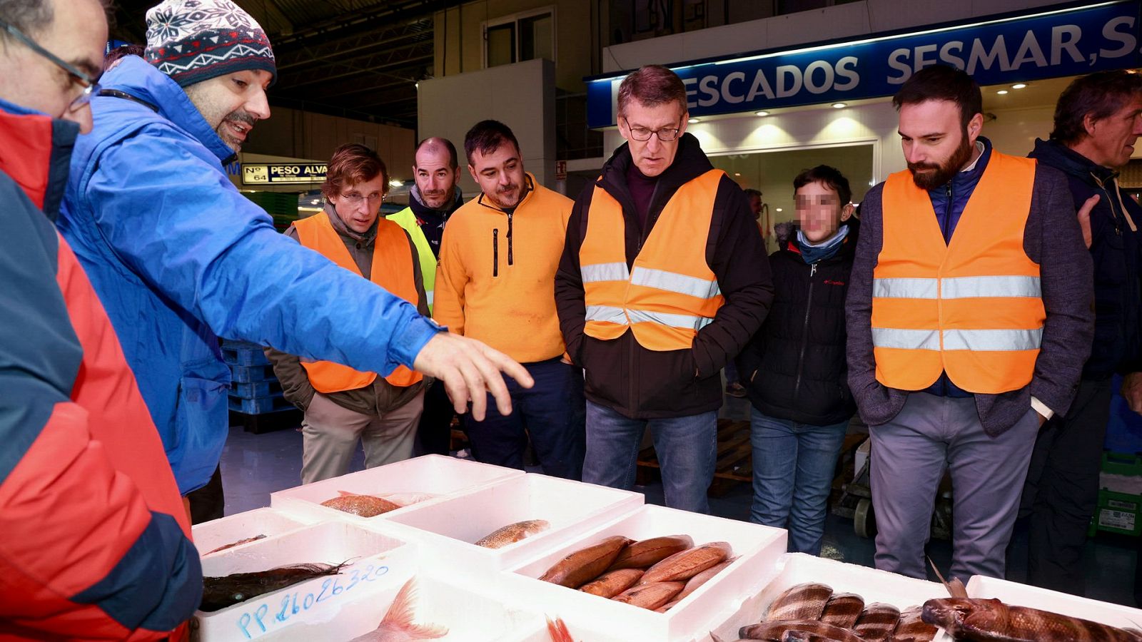 Alberto Núñez Feijóo y José Luis Martínez-Almeida visitan Mercamadrid