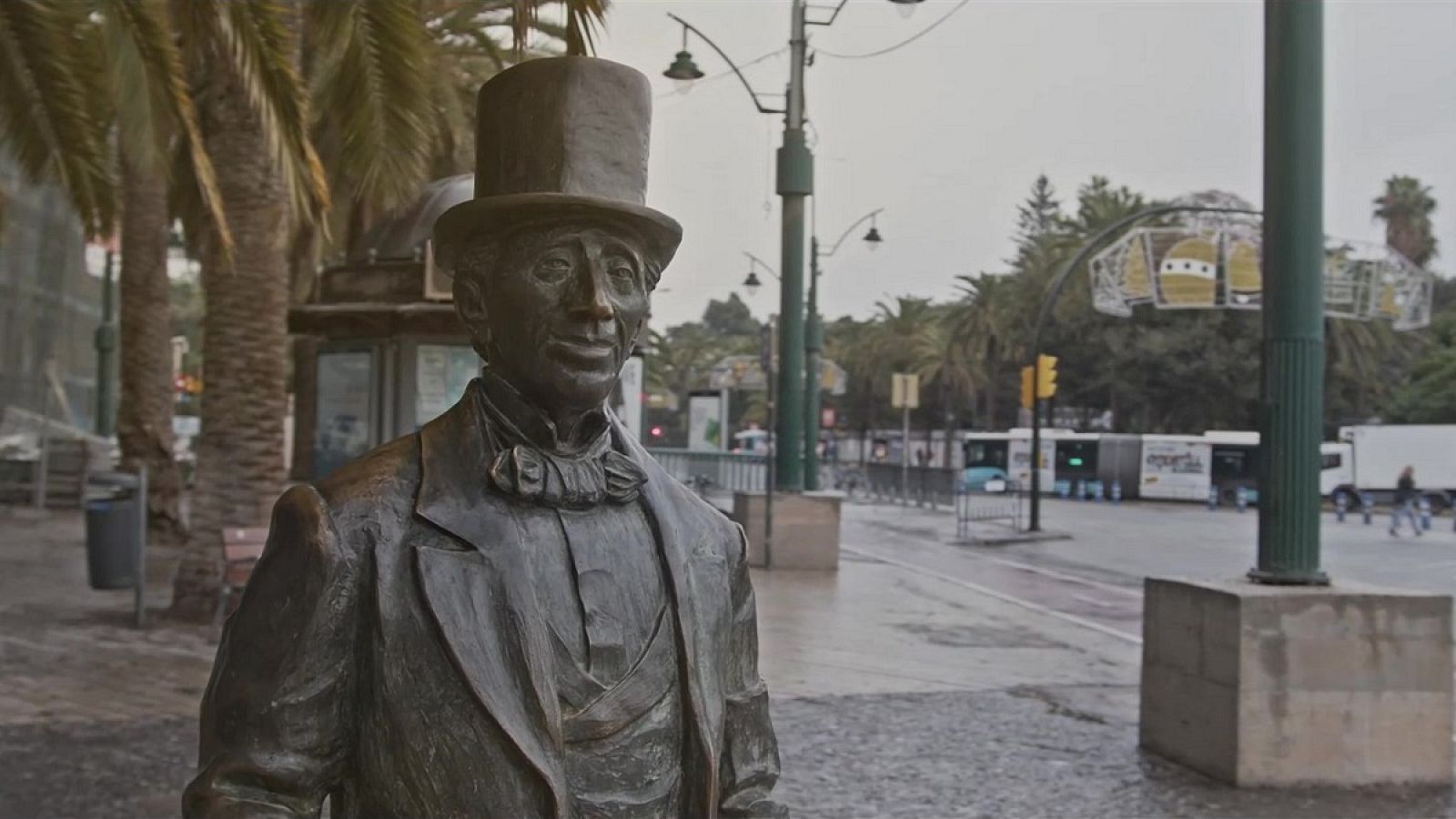 La estatua del escritor Hans Christian Andersen en Málaga