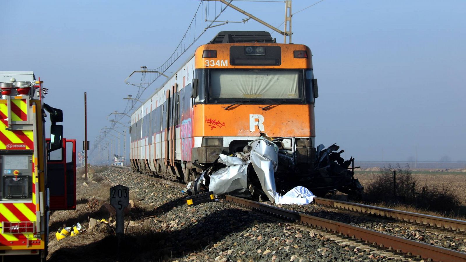 El tren de la R-12 ha arrossegat el vehicle durant uns metres | ACN