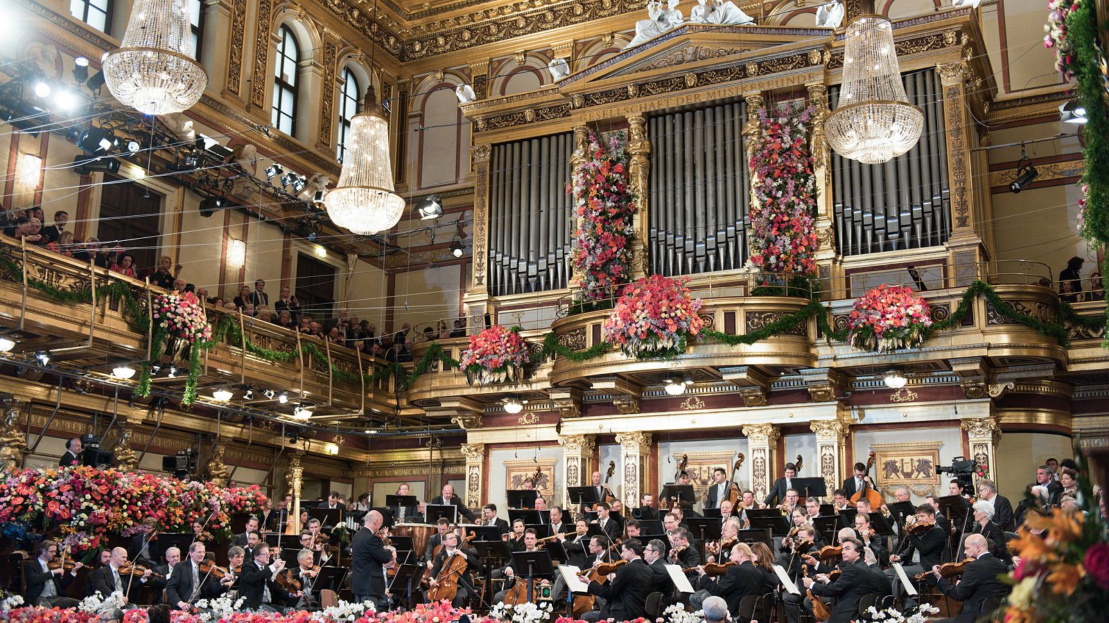 La Orquesta Filarmónica de Viena, en la Sala Grande o Sala Dorada, en Viena
