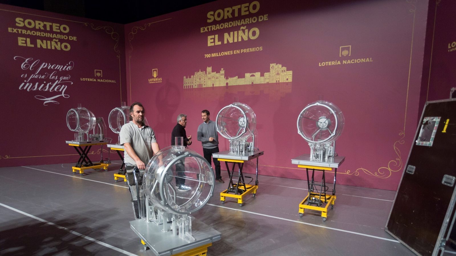 Lotería del Niño 2023: preparación de los bombos para el sorteo del la Lotería del Niño