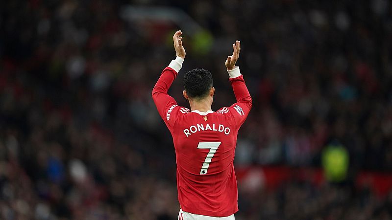 Cristiano aplaude a la afición del Manchester United