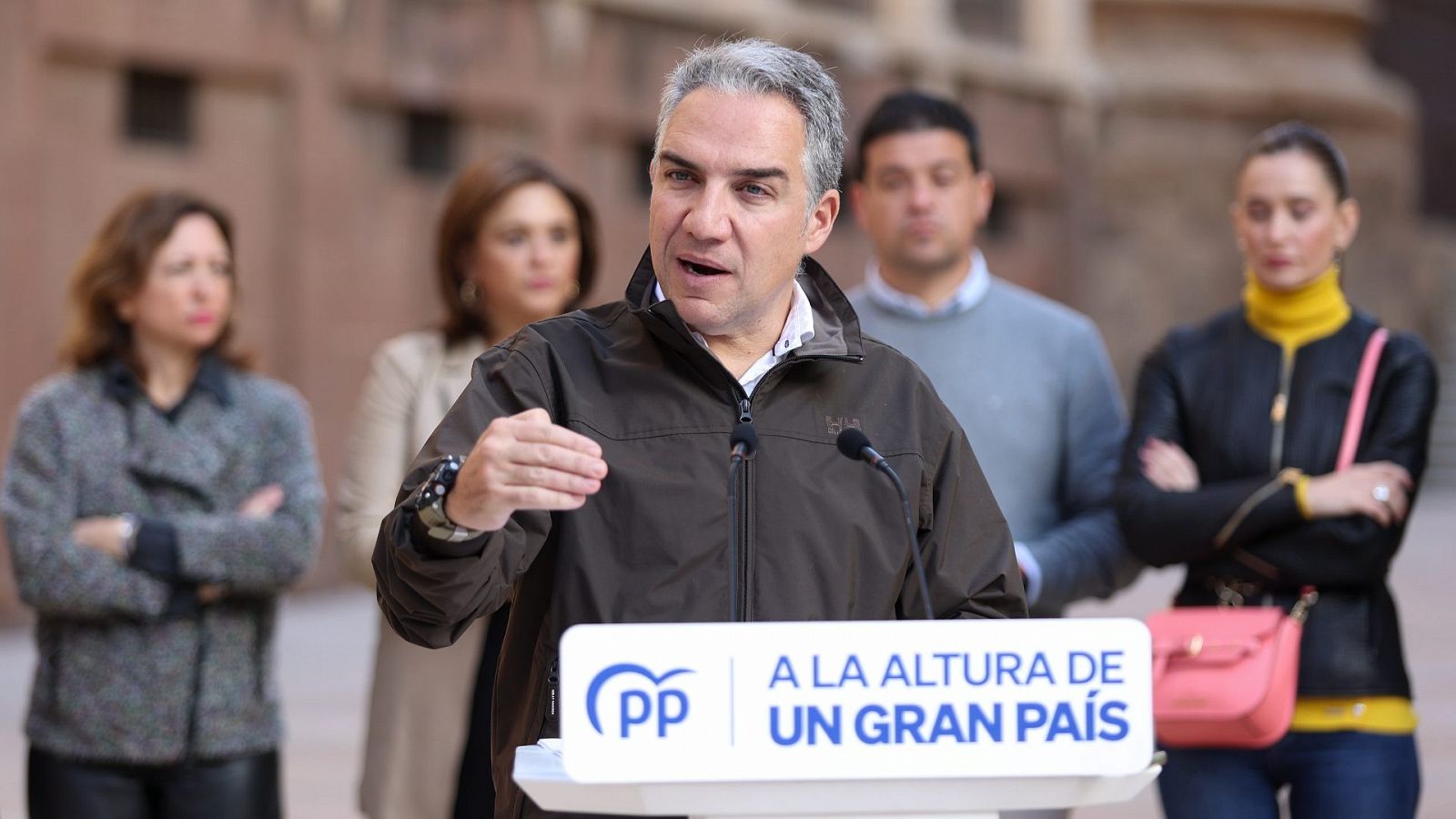 El coordinador general del PP, Elías Bendodo, habla durante su comparecencia en Málaga