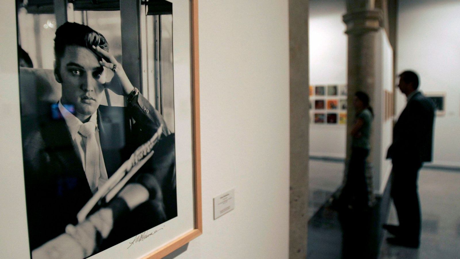 Fotografía de Elvis Presley en un exposición en Salamanca en 2008.