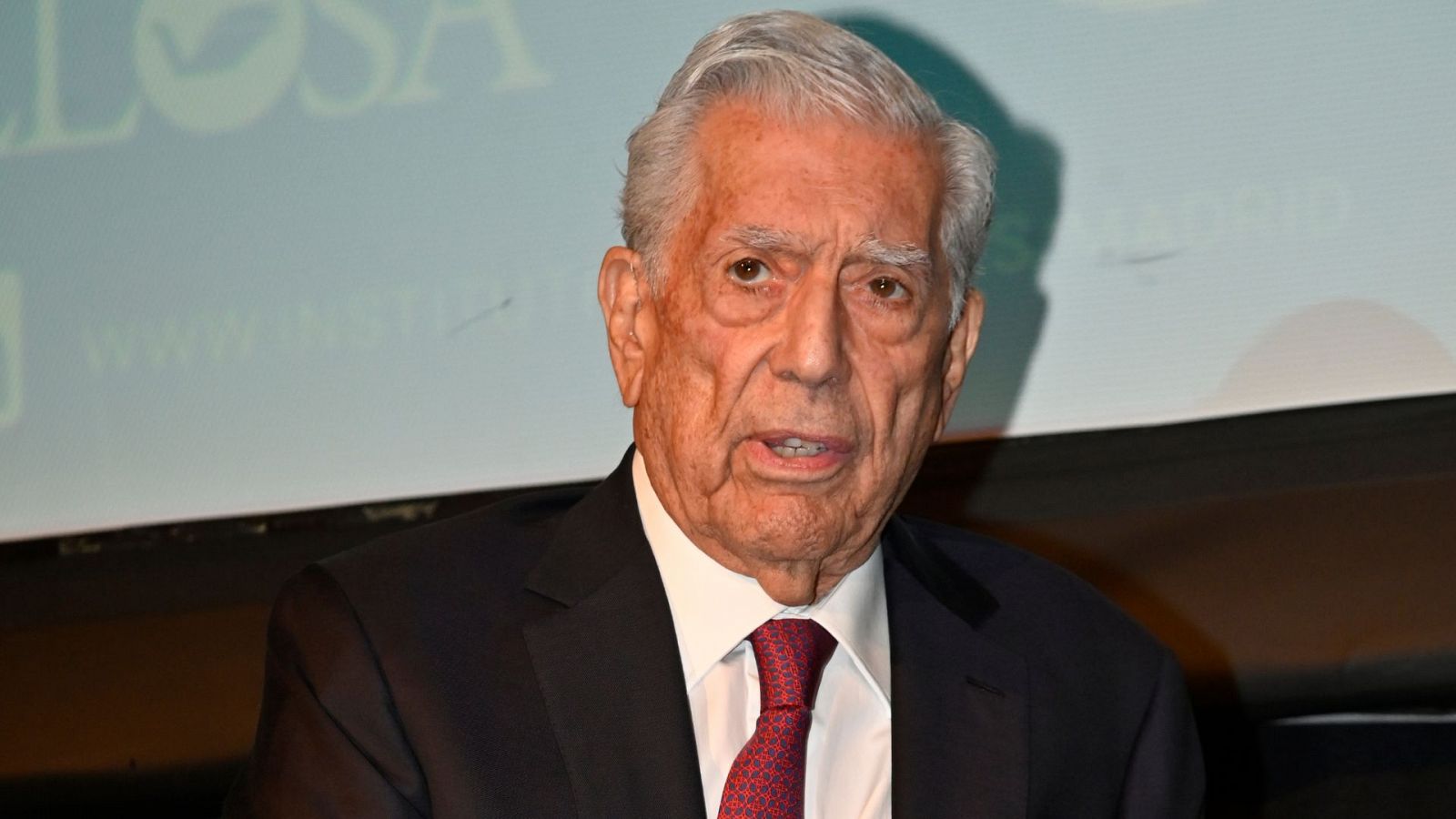 Vargas Llosa y su exmujer, Patricia, se reunirán en la boda de su nieta Josefina