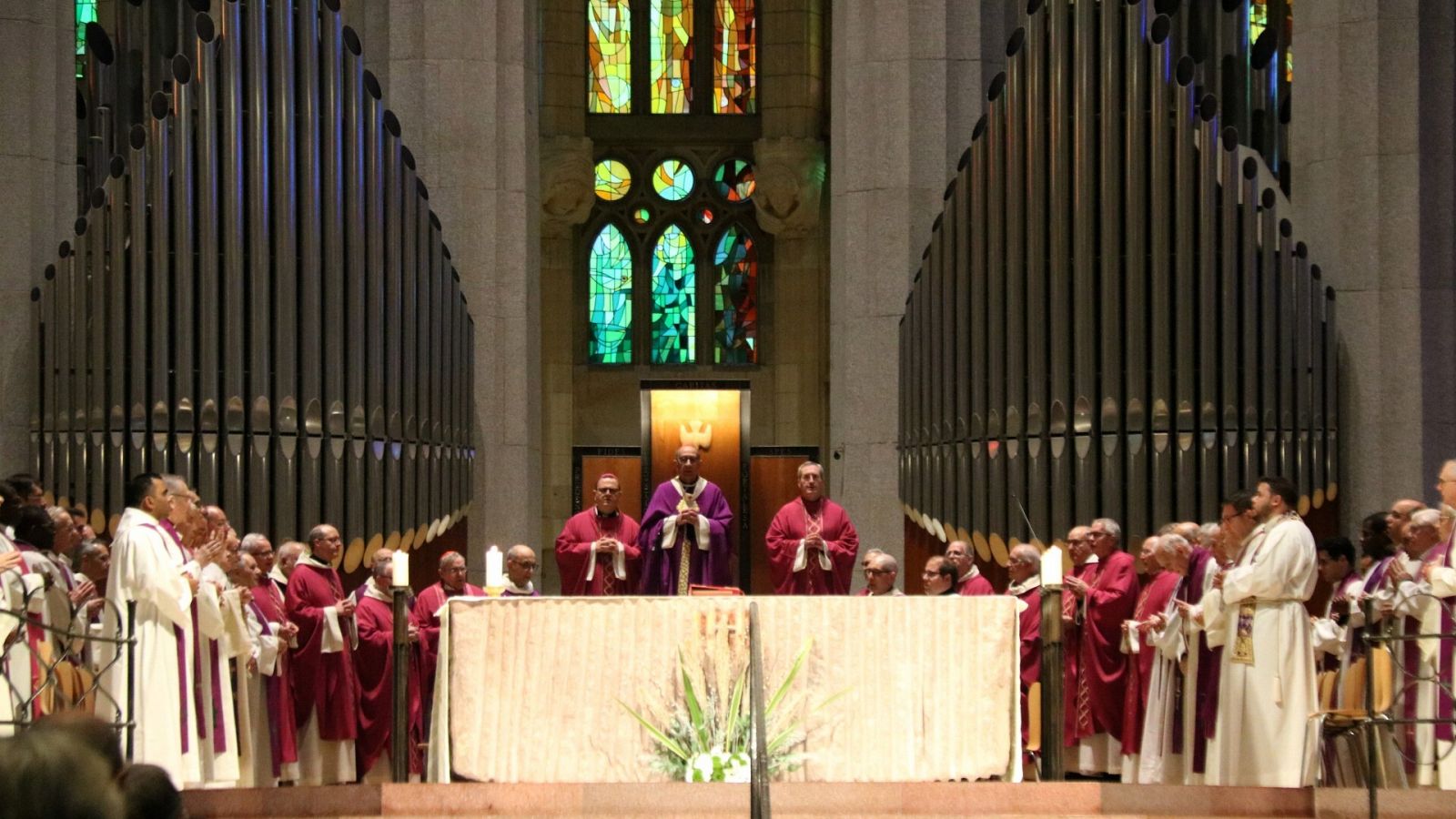 Joan Josep Omella oficia la missa funeral per Benet XVI a la Sagrada Família | ACN