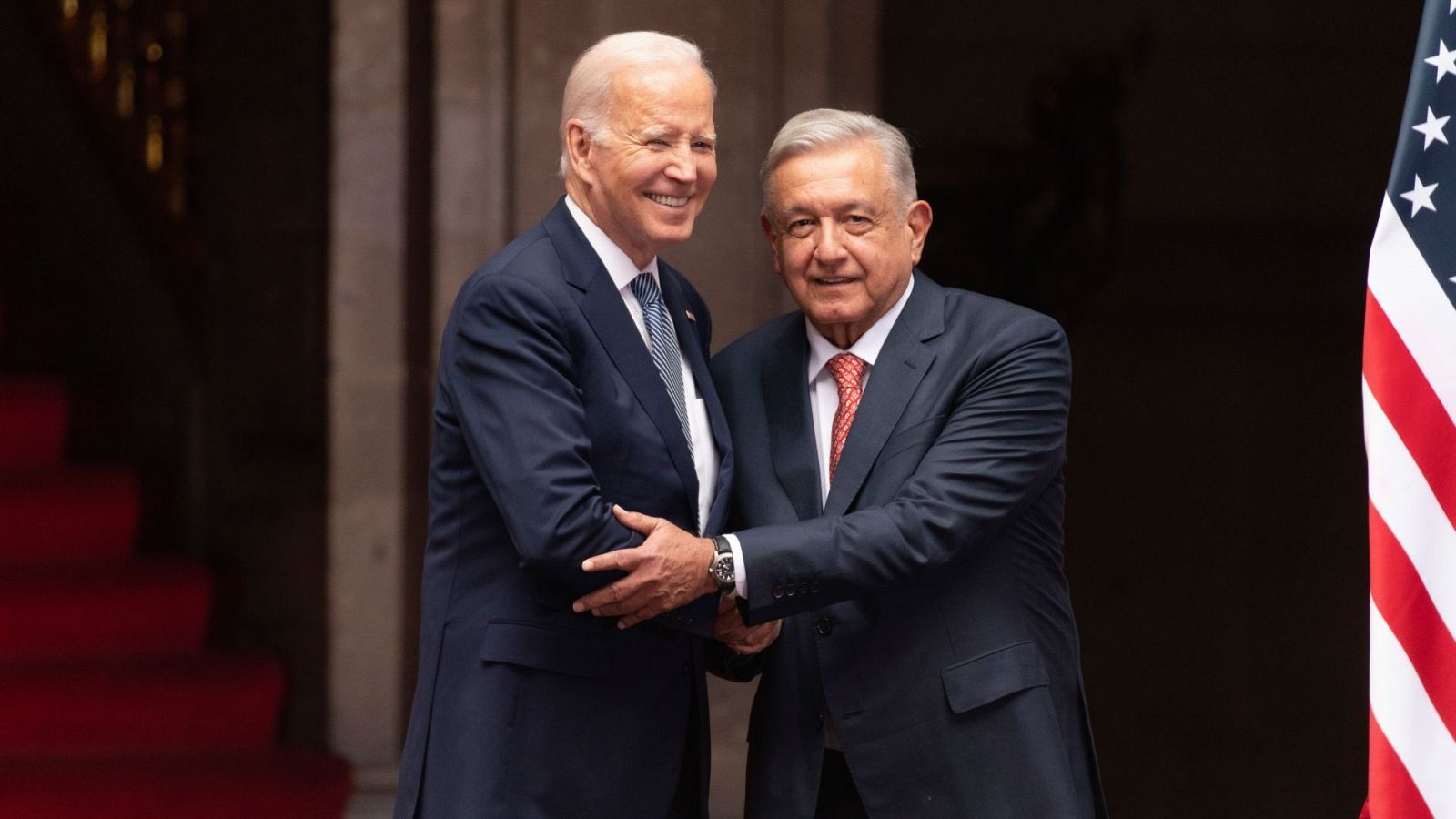 El presidente Joe Biden es recibido por su homólogo mexicano Andrés Manuel López Obrador a su llegada al Palacio Nacional en Ciudad de México, México.