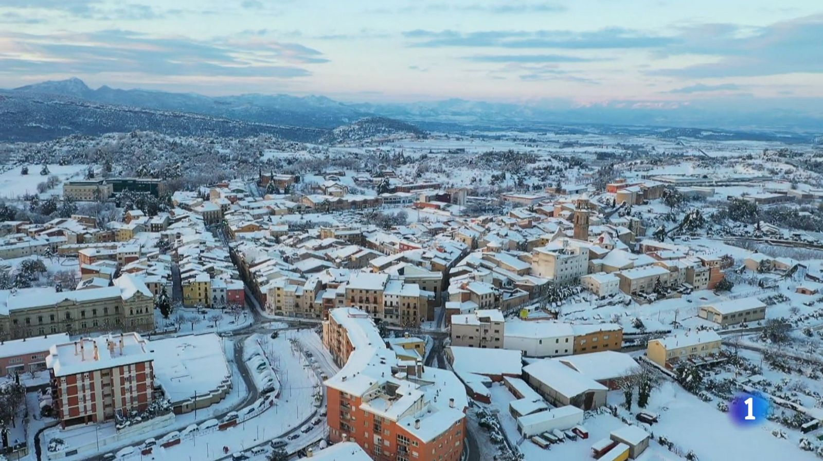 Imatge de Falset a vista de drone després de la nevada que va deixar la borrasca Filomena