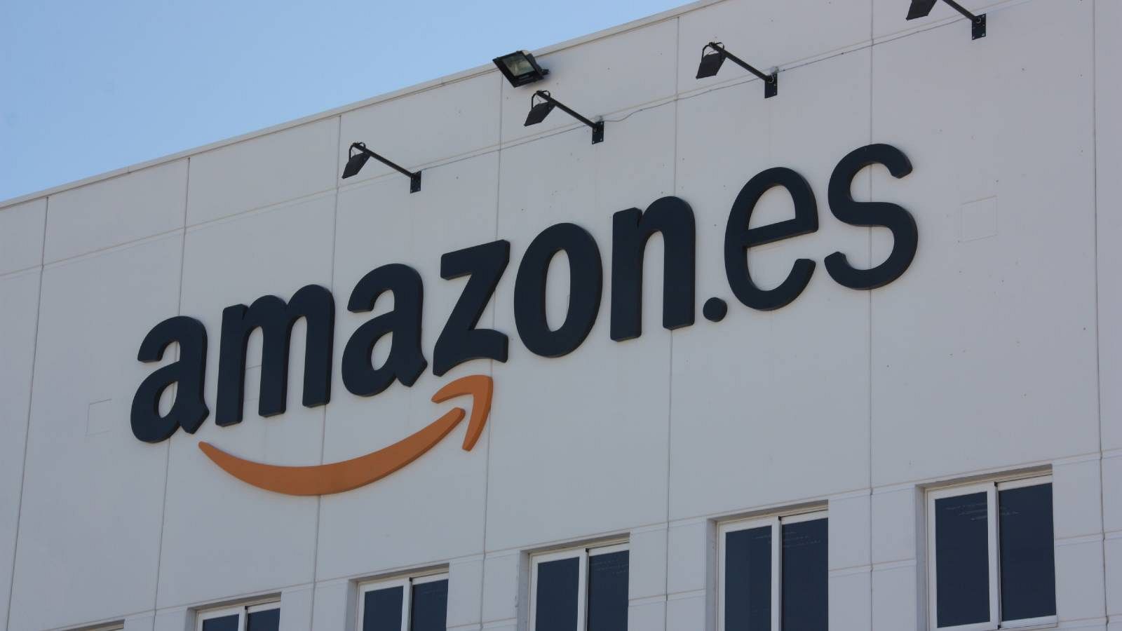 Amazon tancarà el centre logístic de Martorelles i traslladarà l'activitat a dos noves ubicacions