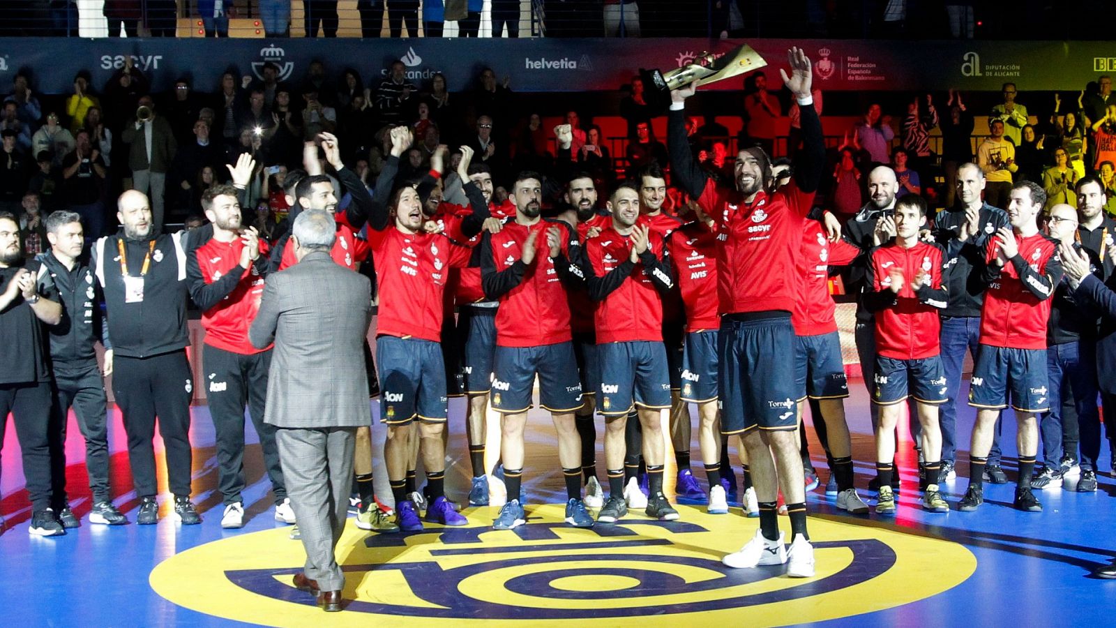 Los Hispanos ganan en Benidorm