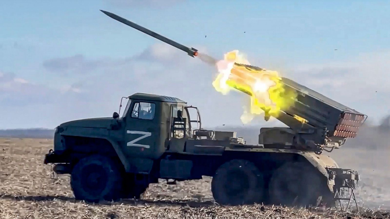 Un vehículo lanzamisiles del ejército ruso en la región de Donetsk