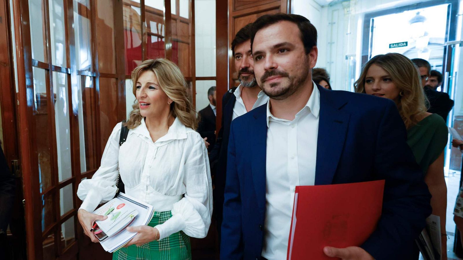 Imagen de archivo de la vicepresidenta segunda del Gobierno y ministra de Trabajo y Economía Social, Yolanda Díaz (i) y el ministro de Consumo, Alberto Garzón.