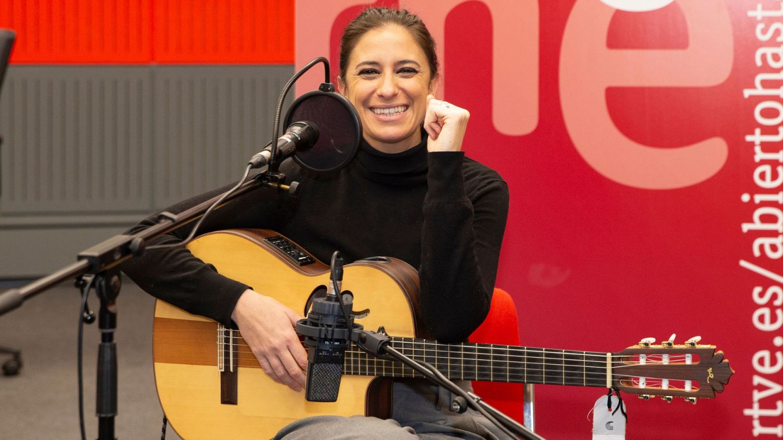 María Peláe, en acústico, en 'Abierto hasta las 2'