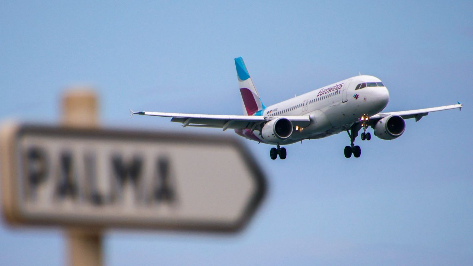 Llegada de un avión al Aeropuerto de Palma de Mallorca