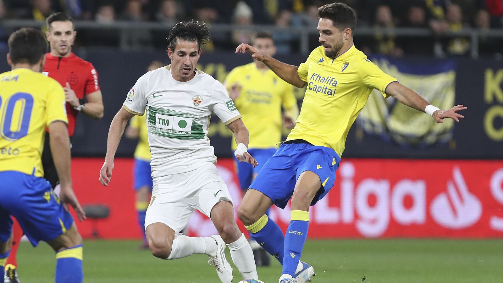 El Cádiz impugna su partido ante el Elche y pide reanudación desde minuto 81