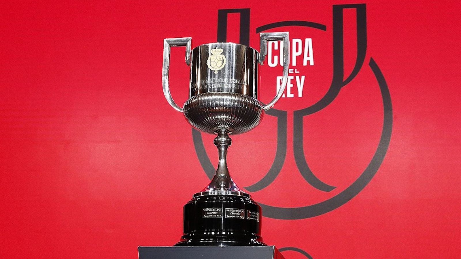 Imagen de archivo del trofeo de la Copa del Rey del fútbol.