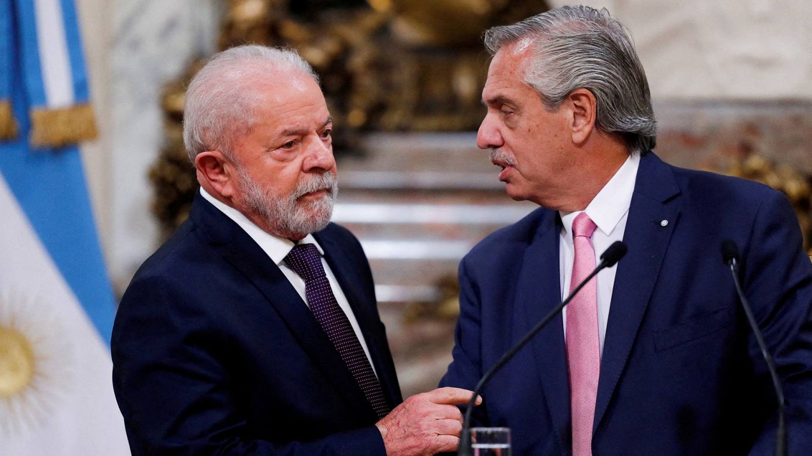 El presidente de Brasil y su homólogo argentino en la Casa Rosada, sede del Gobierno de Argentina.