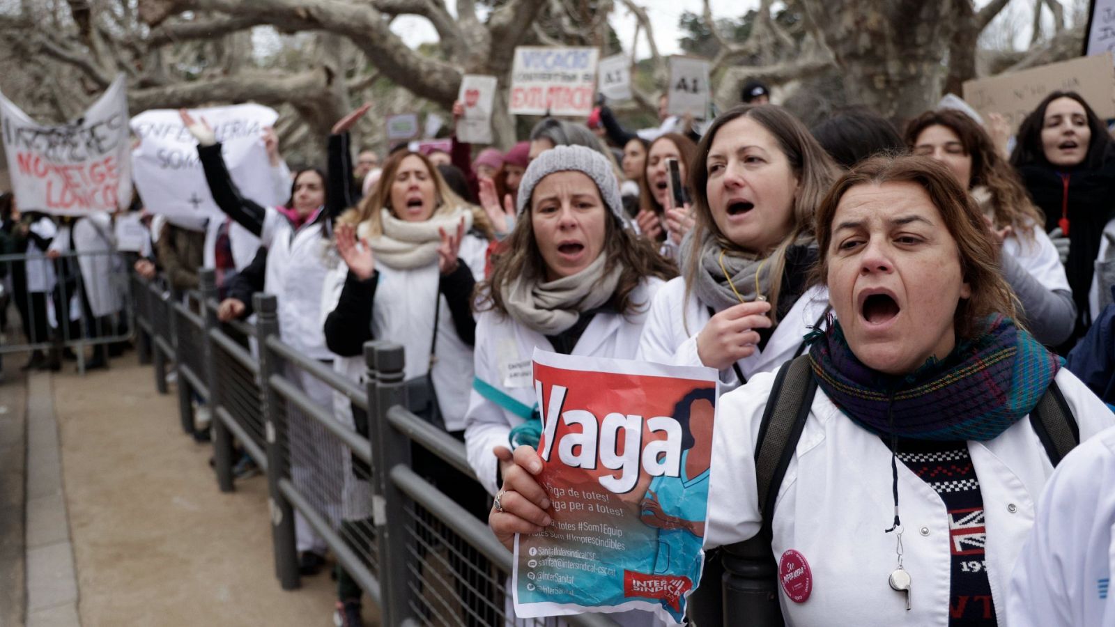 Manifestación de enfermeras y auxiliares de enfermería en Barcelona