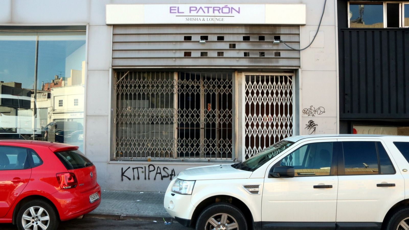 Exterior del local de Terrassa on ha passat l'apunyalament mortal