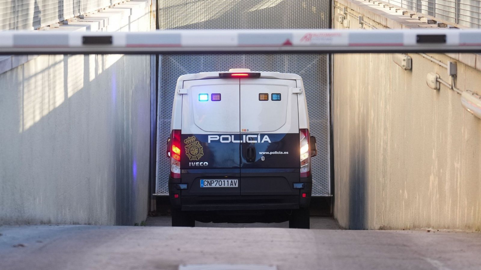 Un furgón policial entra en el garaje de la Audiencia Nacional este lunes