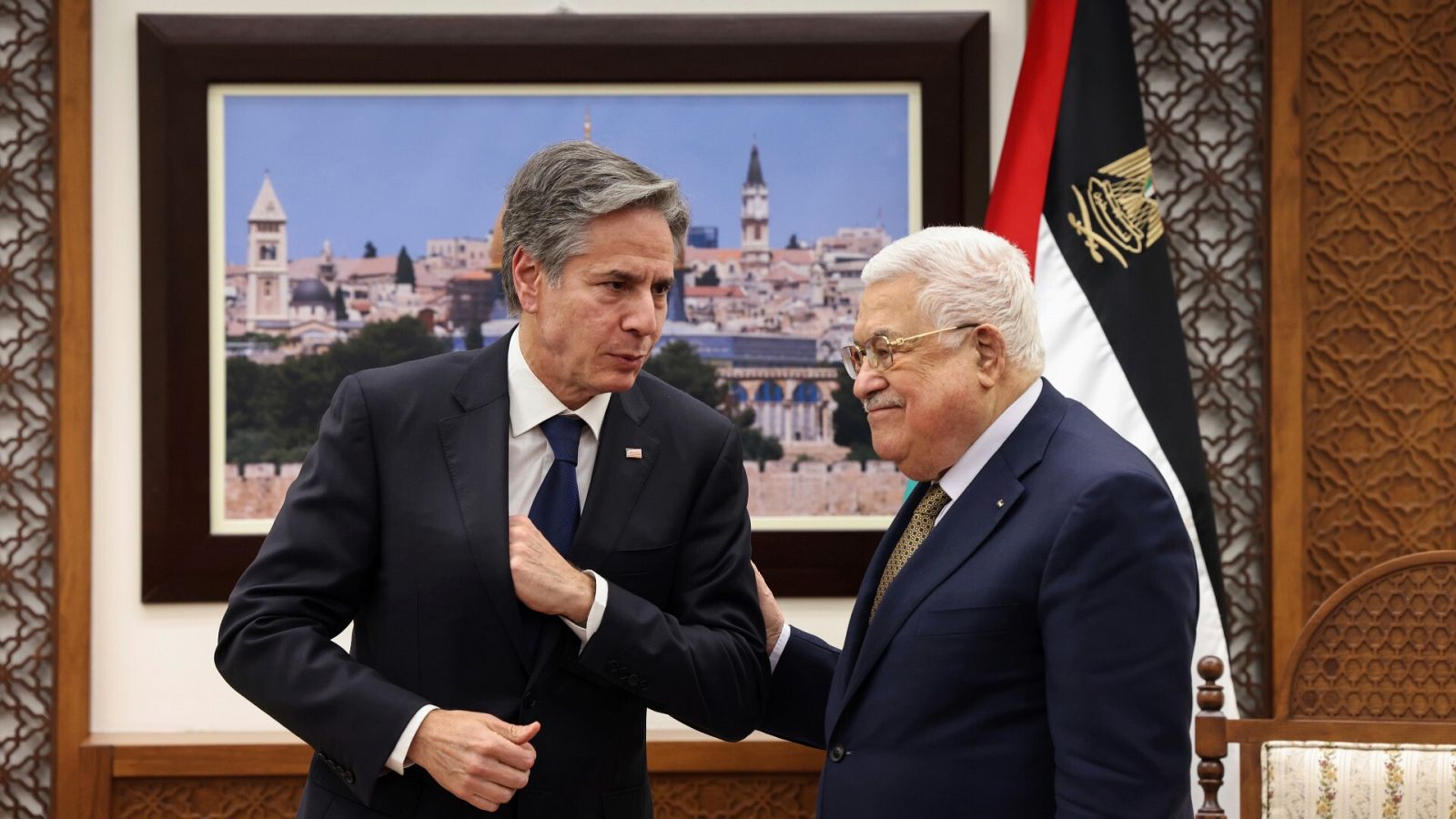 El secretario de Estado de EE.UU., Antony Blinken, junto al presidente de Palestina, Mahmud Abbas en Ramala