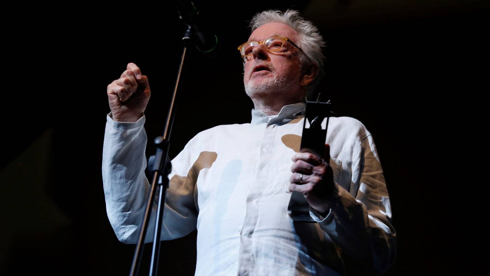 Hugh Hudson tras recibir el Premio Mayahuel Internacional del Festival Internacional de Cine de Guadalajara (11/03/2019)