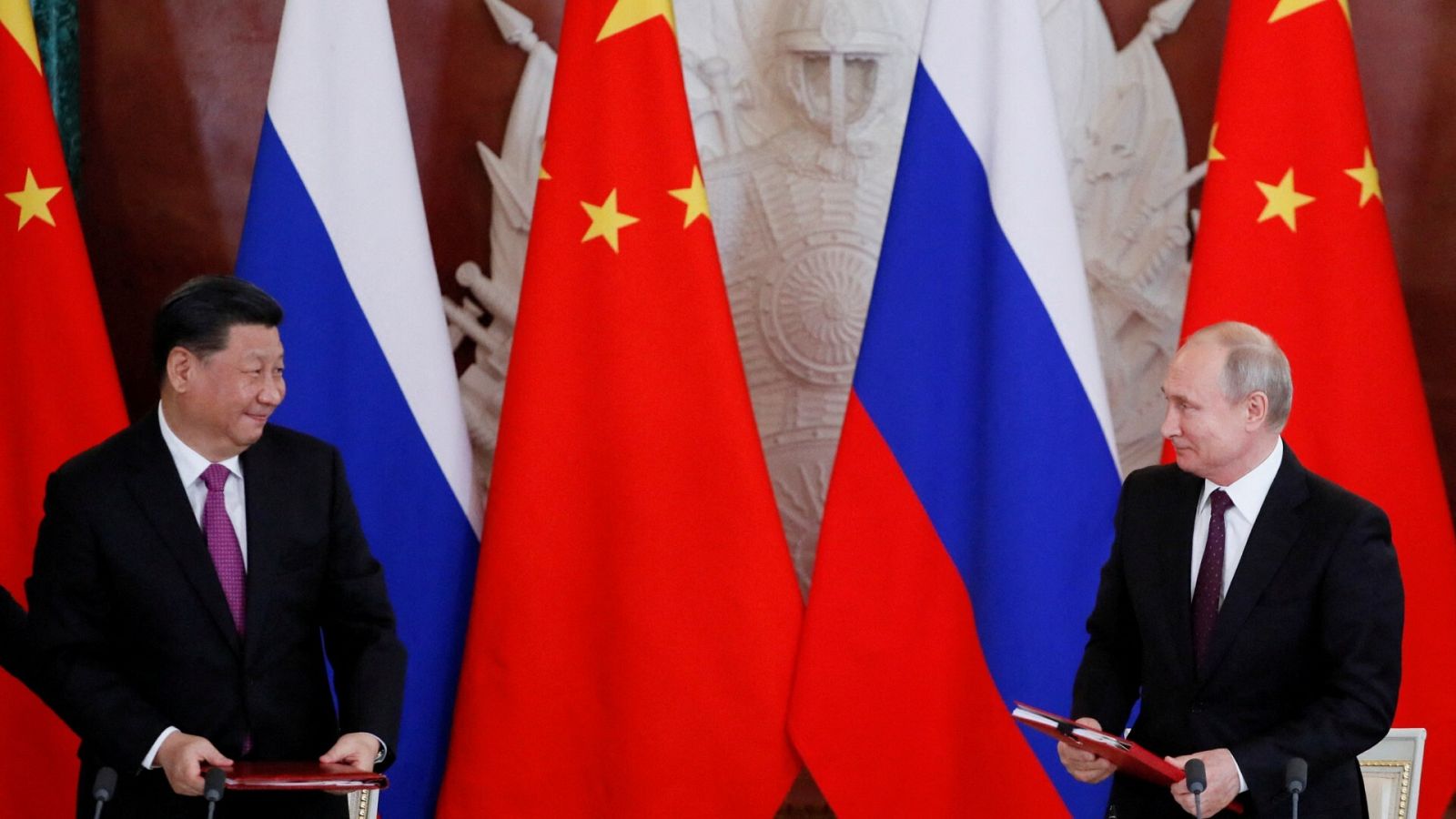 Los presidentes de China y Ucrania, Xi Jinping y Vladímir Putin, durante un encuentro en Moscú en 2019. Evgenia Novozhenina/REUTERS
