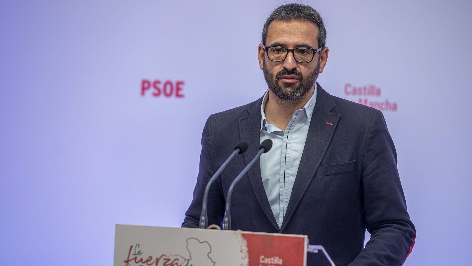 El secretario de Organización del PSOE de Castilla-La Mancha, Sergio Gutiérrez, ofrece una rueda de prensa