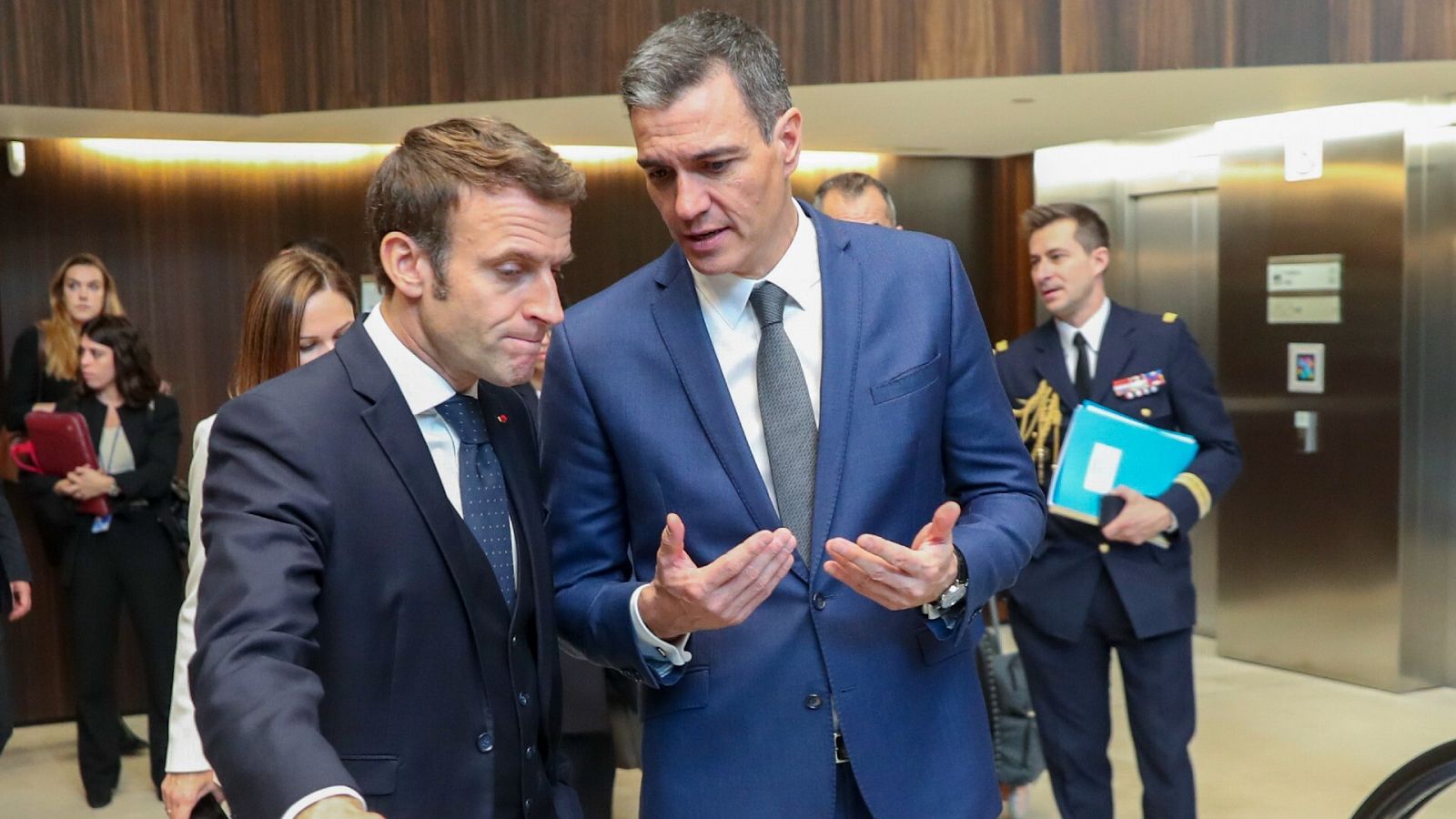 Pedro Sánchez y Emmanuel Macron, en diciembre tras el acuerdo para la construcción del H2Med