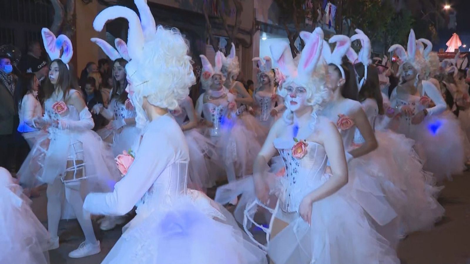 Disfresses, música i dansa són ingredients imprescindibles de les rues de Carnaval