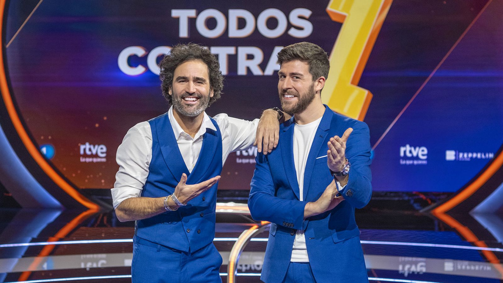Raúl Gómez y Rodrigo Vázquez, presentadores del concurso 'Todos contra 1'
