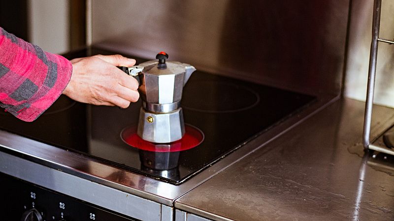 El precio de la luz baja este sábado un 5,8% y se sitúa en 139,49 euros/MWh