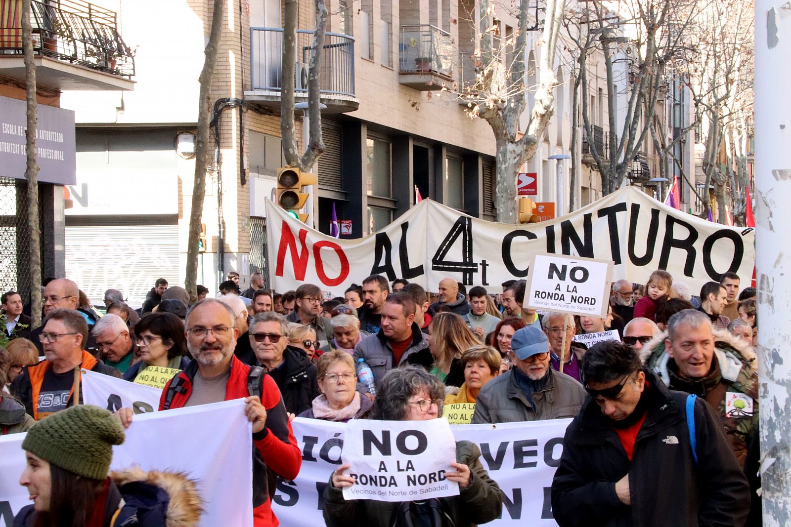 Els opositors a la B-40 es manifesten a Sabadell