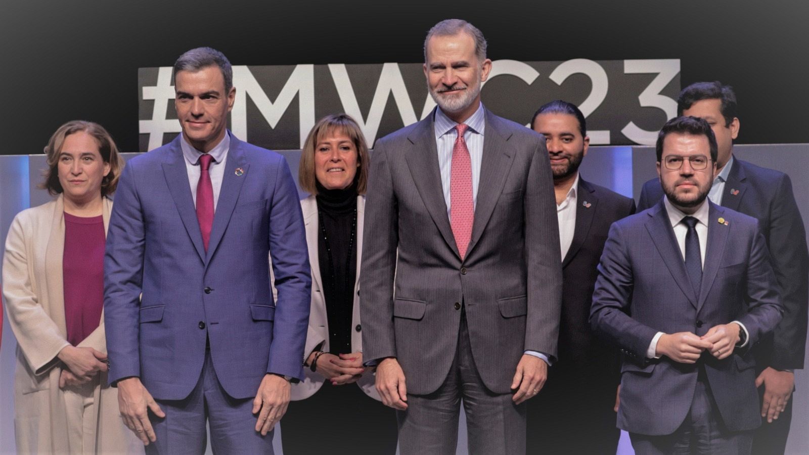 El president espanyol, Pedro Sánchez, i el president de la Generalitat, Pere Aragonès, acompanyen el rei Felip VI a la inauguració del Mobile World Congress