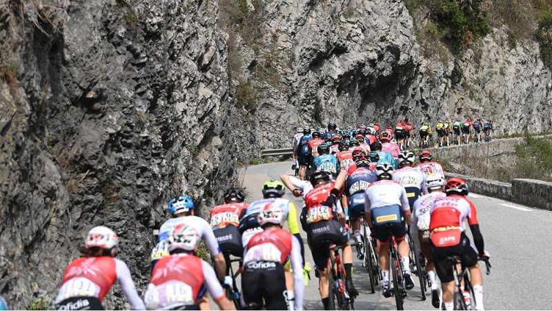 El pelotón de la París - Niza