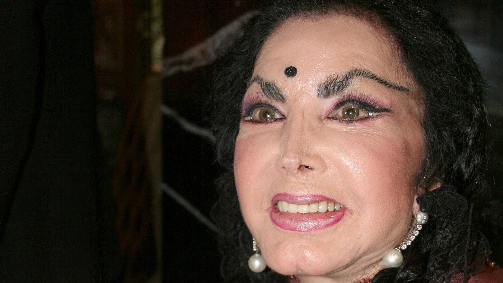 Muere la actriz, cantante y política mexicana Irma Serrano "La Tigresa"