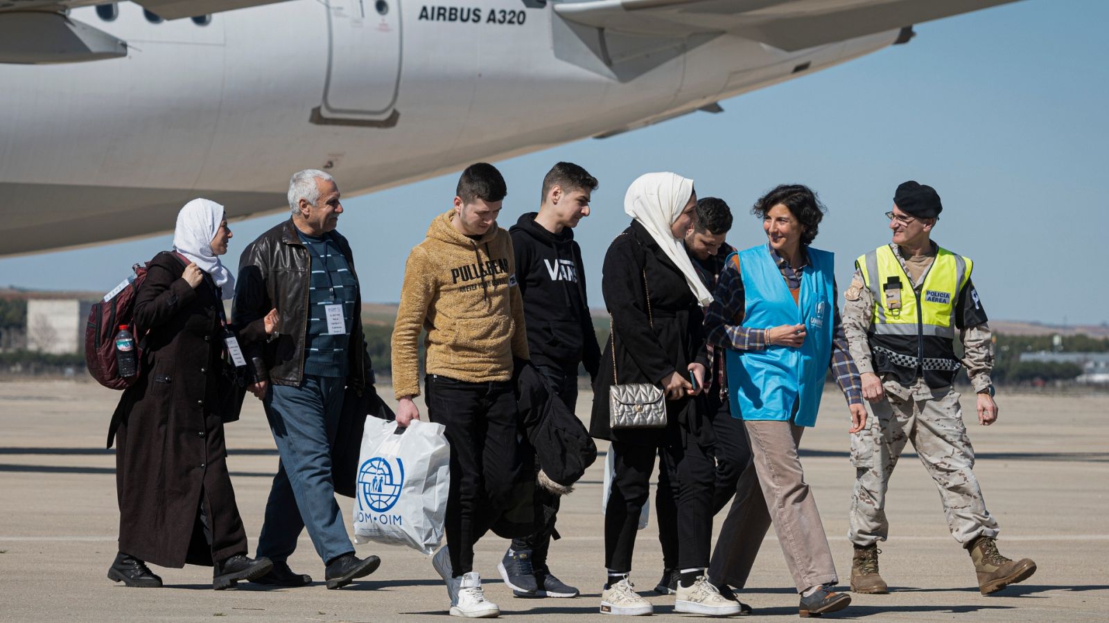 Llegada de refugiados sirios afectados por el terremoto a la base aérea de Torrejón de Ardoz