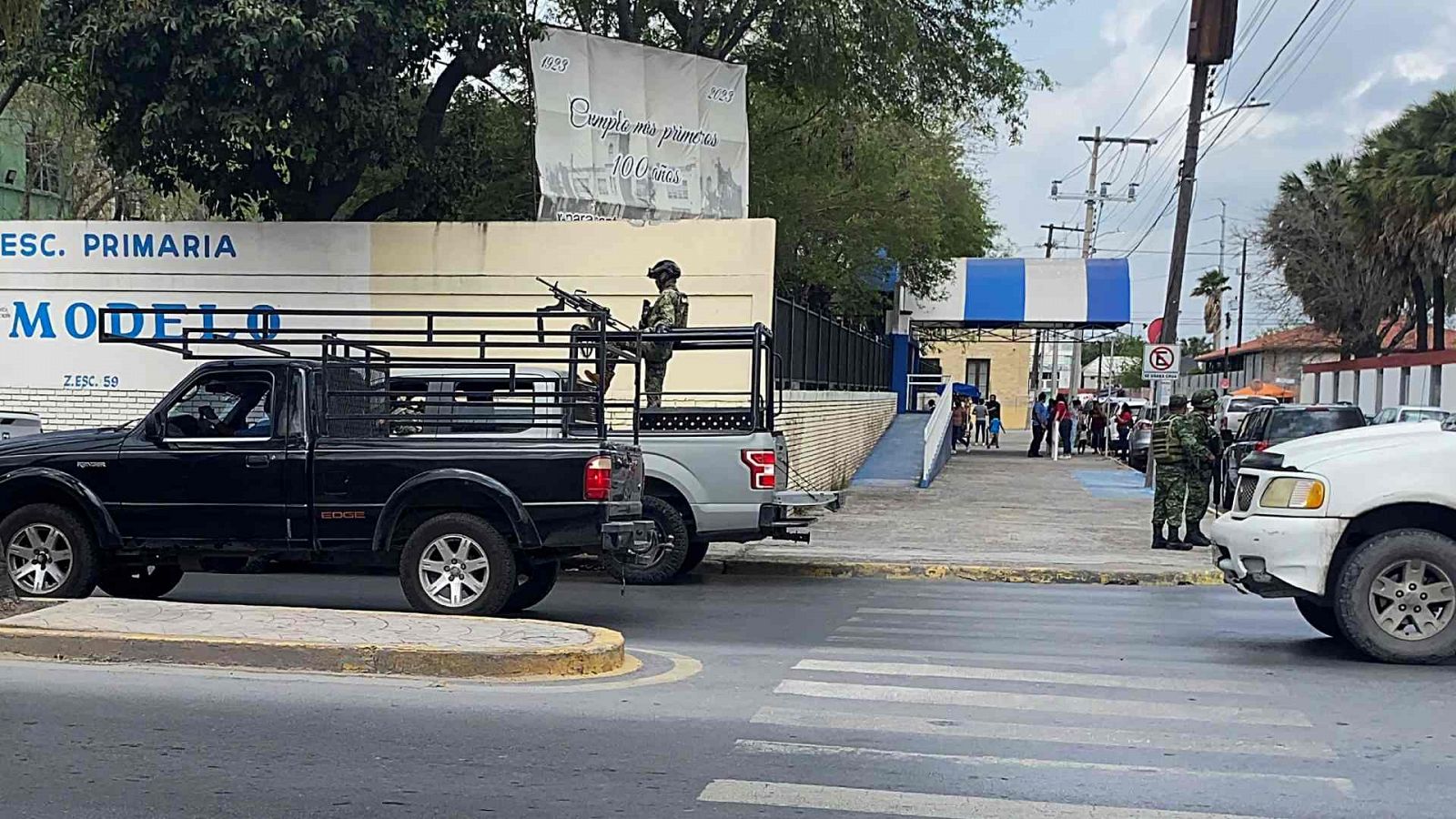 Las autoridades mexicanas trabajan para localizar a los cuatro estadounidenses secuestrados poco después de cruzar la frontera con Brownsville, Texas, EE.UU.