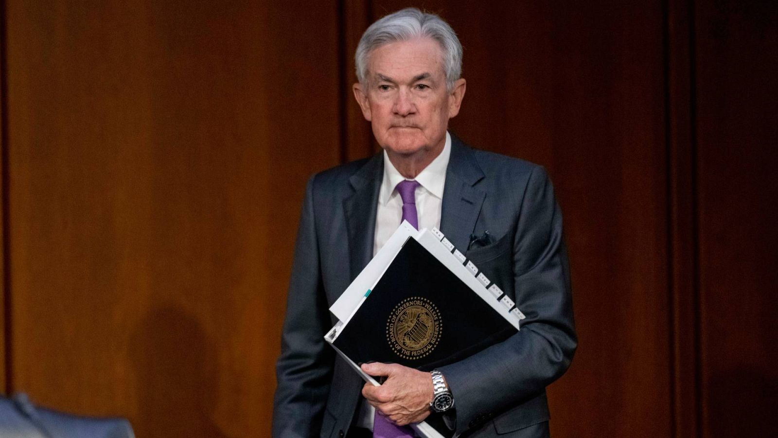 El presidente de la Reserva Federal, Jerome Powell, llega a una audiencia del Comité Bancario del Senado en el Capitolio en Washington, el martes 7 de marzo de 2023.